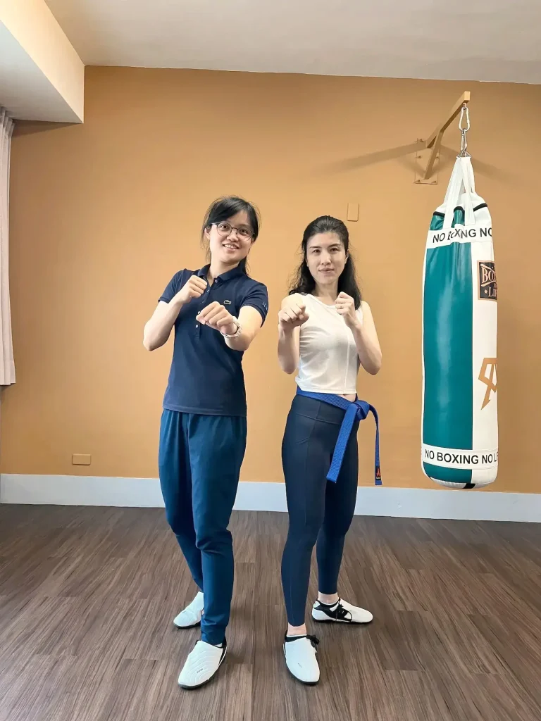 台中JI健身工作室專業教練與學員一同訓練，展現健康與自信的形象
